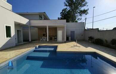 Imagem: A casa possui 3 Dormitórios, 3 Banheiros, 1 Vaga na garagem