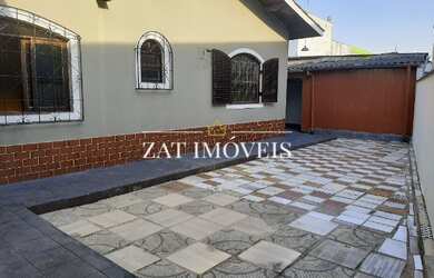 Imagem: A casa possui 5 Dormitórios, 5 Banheiros, 2 Vagas na garagem