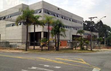 Imagem: O depósito possui 5 Vagas na garagem e 3050m² de Área e está