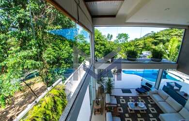 Imagem: A casa em condomínio possui 5 Dormitórios, 5 Banheiros, 4