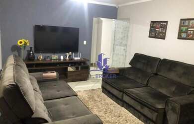 Imagem: A casa possui 2 Dormitórios, 1 Banheiro, 2 Vagas na garagem