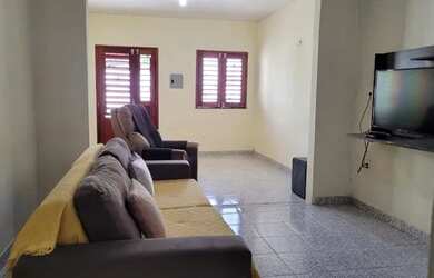 Imagem: A casa possui 2 Dormitórios e está localizado em Paraipaba