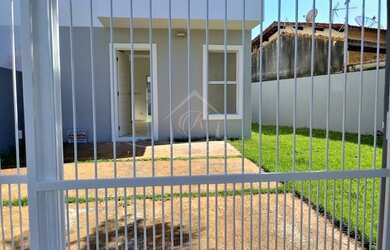 Imagem: A casa possui 2 Dormitórios, 2 Banheiros, 2 Vagas na garagem