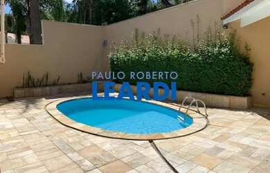 Imagem: A casa em condomínio possui 4 Dormitórios, 3 Banheiros, 4