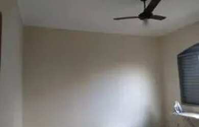 Imagem: A casa possui 3 Dormitórios, 2 Banheiros, 1 Vaga na garagem