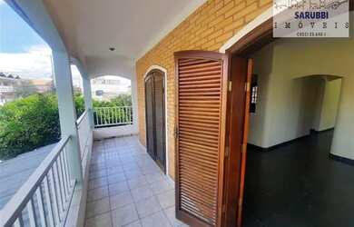 Imagem: A casa possui 3 Dormitórios, 1 Banheiro, 1 Vaga na garagem