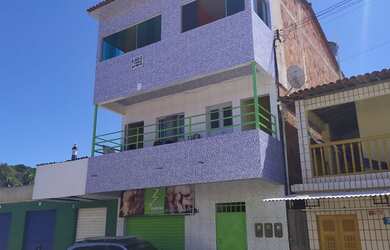 Imagem: A casa possui 2 Dormitórios e 1 Banheiro e está localizado