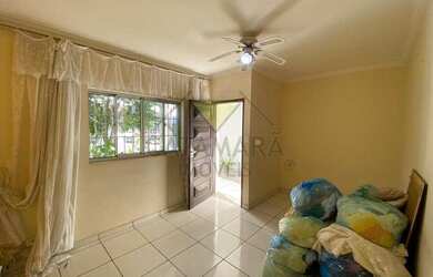 Imagem: A casa possui 3 Dormitórios, 1 Banheiro, 1 Vaga na garagem