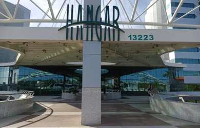 Imagem: O depósito possui 5 Vagas na garagem, 223m² de Área e está