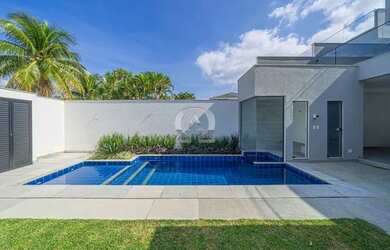 Imagem: A casa em condomínio possui 5 Dormitórios, 5 Banheiros, 3