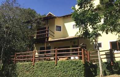 Imagem: A casa possui 3 Dormitórios, 3 Banheiros, 2 Vagas na garagem