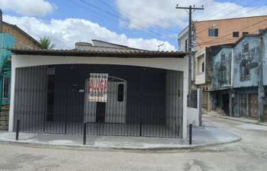 Imagem: A casa possui 1 Dormitório, 1 Banheiro, 1 Vaga na garagem e