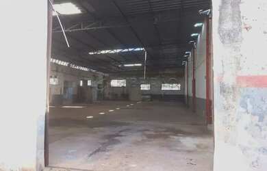 Imagem: O depósito possui 4 Vagas na garagem e 714m² de Área e está