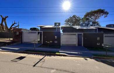 Imagem: A casa possui 2 Dormitórios, 1 Banheiro, 1 Vaga na garagem