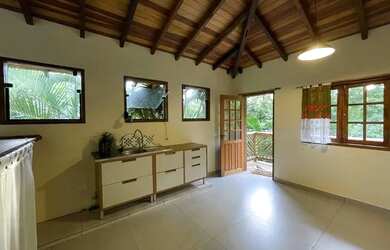 Imagem: A casa possui 2 Dormitórios, 2 Banheiros, 1 Vaga na garagem