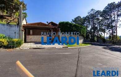 Imagem: A casa em condomínio possui 3 Dormitórios, 3 Banheiros, 3