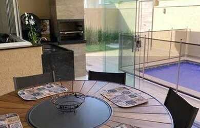 Imagem: A casa em condomínio possui 3 Dormitórios, 3 Banheiros, 4