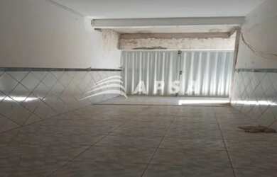 Imagem: O depósito possui 1 Vaga na garagem, 122m² de Área e está