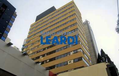 Imagem: O depósito possui 4 Vagas na garagem, 175m² de Área, Imóvel