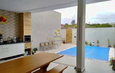 Imagem: A casa em condomínio possui 3 Dormitórios, 3 Banheiros, 4