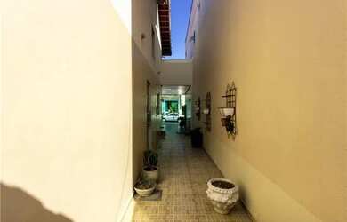 Imagem: A casa em condomínio possui 3 Dormitórios, 2 Banheiros, 2