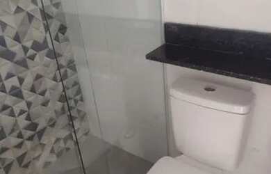 Imagem: A casa possui 2 Dormitórios, 3 Banheiros e 2 Vagas na garagem