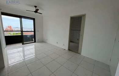 Imagem: O apartamento possui 3 Dormitórios, 1 Banheiro, 1 Vaga na garagem