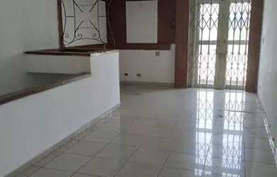 Imagem: A casa possui 3 Dormitórios, 1 Banheiro, 1 Vaga na garagem