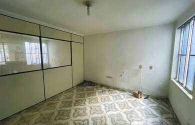 Imagem: A casa possui 5 Dormitórios, 4 Banheiros, 2 Vagas na garagem