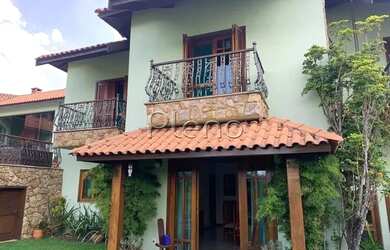 Imagem: A casa possui 5 Dormitórios, 1 Banheiro, 5 Vagas na garagem