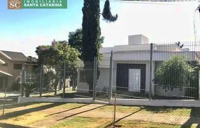 Imagem: A casa possui 4 Dormitórios, 5 Banheiros, 5 Vagas na garagem