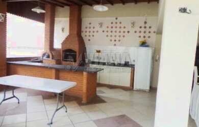 Imagem: A casa possui 3 Dormitórios, 4 Banheiros, 5 Vagas na garagem