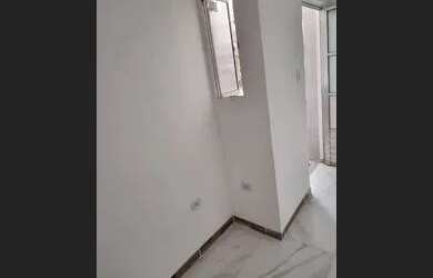 Imagem: A casa possui 1 Dormitório, 1 Banheiro e está localizado