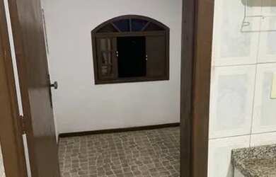 Imagem: A casa possui 2 Dormitórios, 1 Banheiro e está localizado