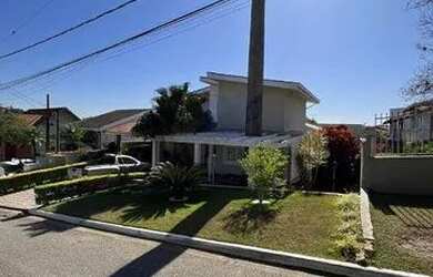 Imagem: A casa em condomínio possui 4 Dormitórios, 5 Banheiros, 4