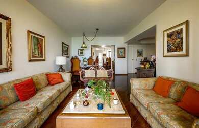 Imagem: O apartamento possui 4 Dormitórios, 3 Banheiros, 3 Vagas na