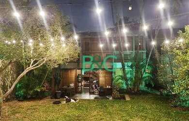 Imagem: A casa possui 3 Dormitórios, 5 Banheiros, 4 Vagas na garagem