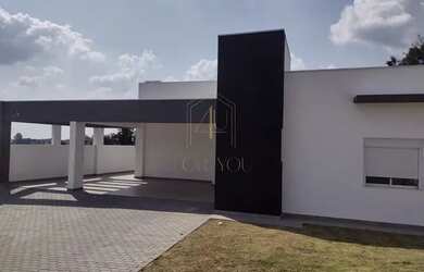 Imagem: A casa possui 3 Dormitórios, 5 Banheiros, 5 Vagas na garagem