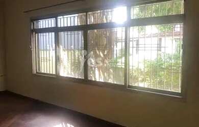 Imagem: A casa possui 3 Dormitórios, 2 Banheiros, 5 Vagas na garagem