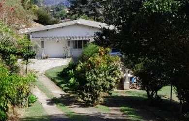 Imagem: A casa possui 4 Dormitórios, 5 Banheiros, 5 Vagas na garagem