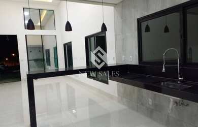 Imagem: A casa em condomínio possui 3 Dormitórios, 4 Banheiros, 2