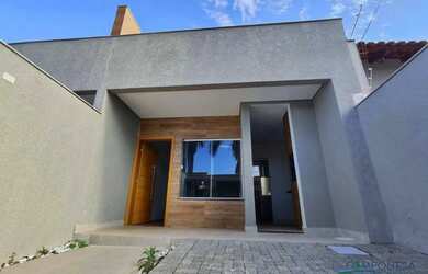 Imagem: A casa possui 3 Dormitórios, 1 Banheiro, 1 Vaga na garagem