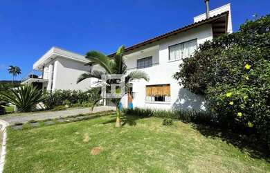 Imagem: A casa possui 4 Dormitórios, 5 Banheiros, 4 Vagas na garagem