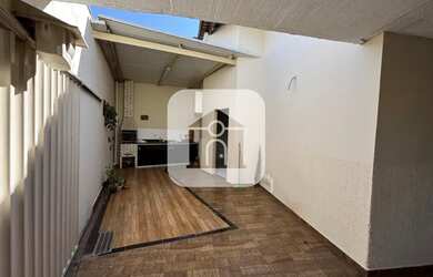 Imagem: A casa à venda possui 3 Dormitórios, 2 Banheiros, 4 Vagas