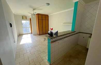 Imagem: O apartamento possui 1 Dormitório, 1 Banheiro, 1 Vaga na garagem