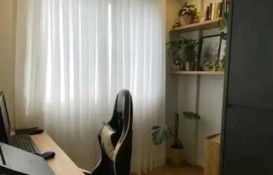 Imagem: O apartamento possui 2 Dormitórios, 1 Banheiro, 1 Vaga na garagem