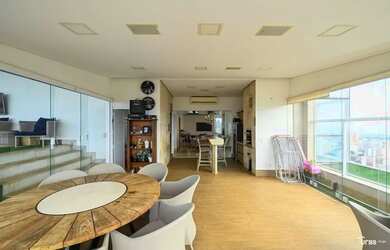 Imagem: O apartamento possui 4 Dormitórios, 4 Banheiros, 4 Vagas na