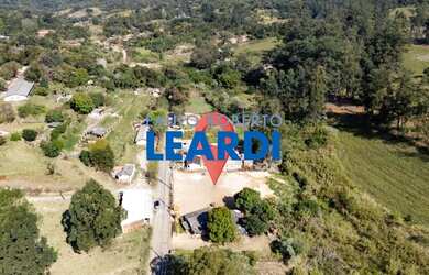 Imagem: O terreno possui 1800m² de Área e está localizado em Villarejo