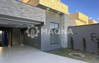 Imagem: A casa à venda possui 3 Dormitórios, 4 Banheiros, 3 Vagas