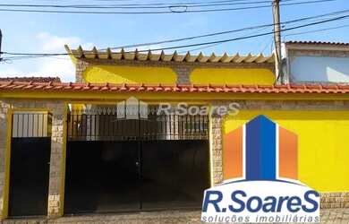 Imagem: A casa possui 3 Dormitórios, 1 Banheiro, 3 Vagas na garagem